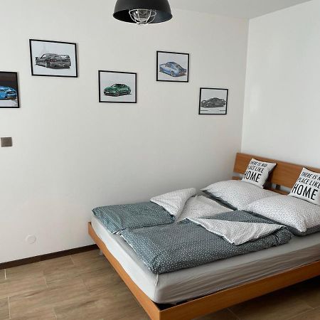 Newly Renovated 2 Rooms Apartment Downtown Nitra Extérieur photo