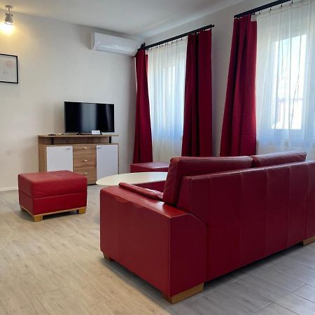 Newly Renovated 2 Rooms Apartment Downtown Nitra Extérieur photo